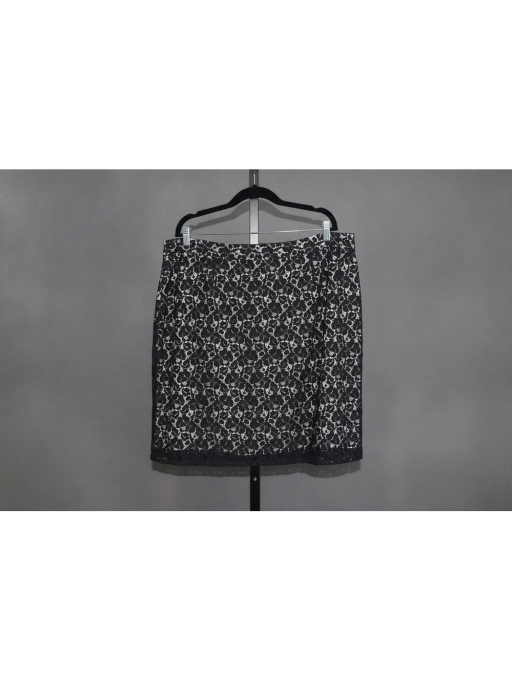 Covington Black Floral Lace Overlay A-Line Skirt Cream Lining Size 18